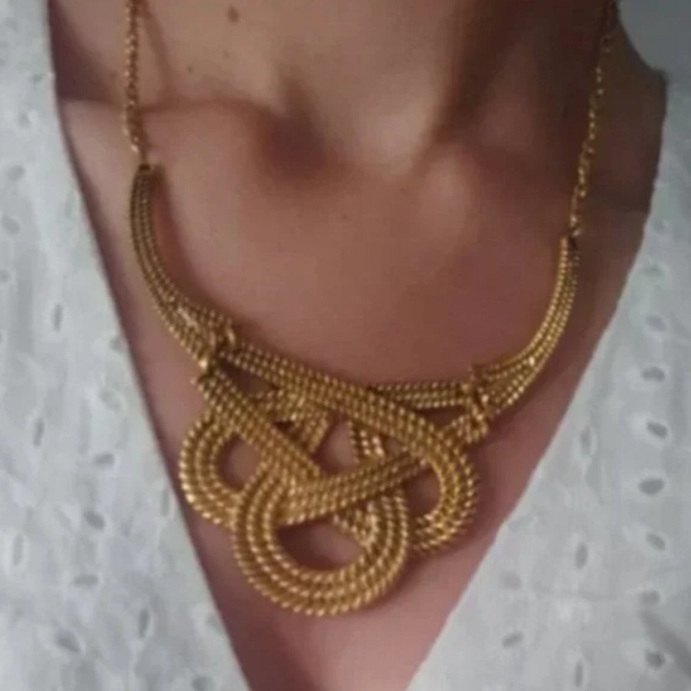 🧿 3 for $33 🧿 Gold Tone Textured Knot Statement Necklace